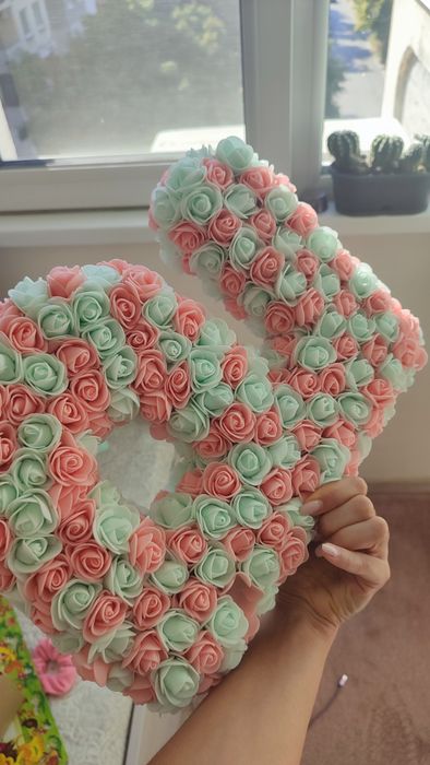 Декорация буква от рози