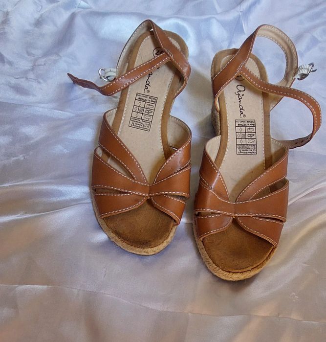 De vânzare sandale