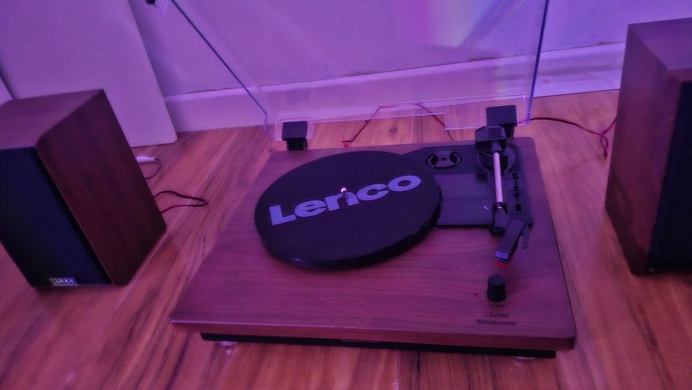 Pick-Up Lenco maro cu boxe