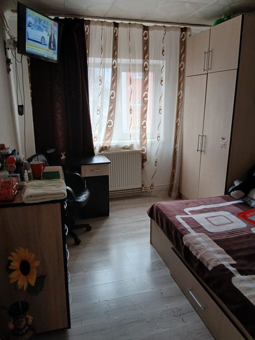 Vând apartament cu 3 camere soseaua Bucuresti, Bl.B1/1S, etaj 2 zona Mozaic
