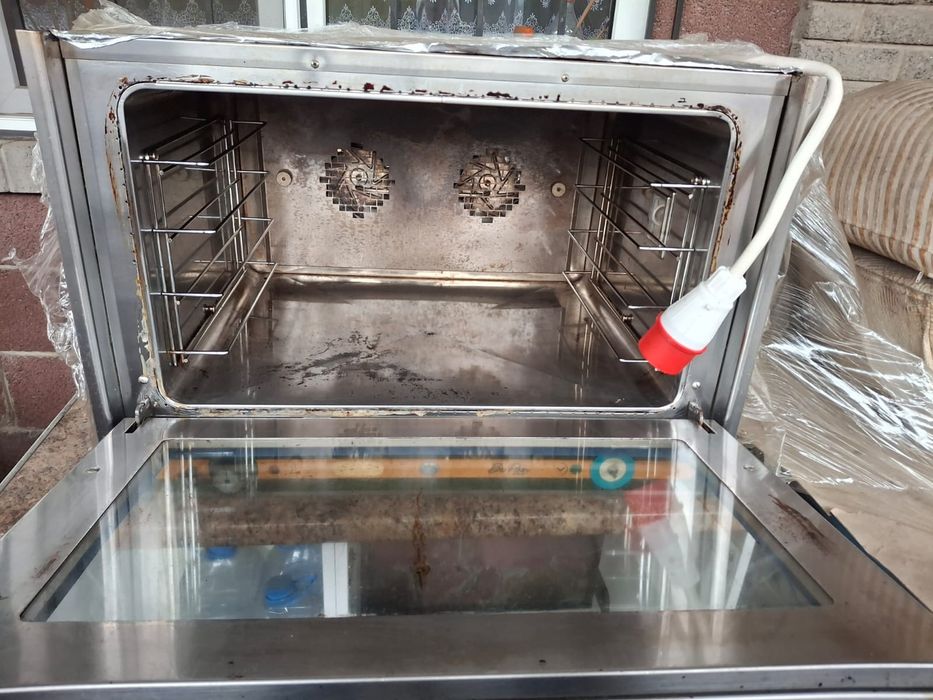 Продам срочно! оборудование для кафе