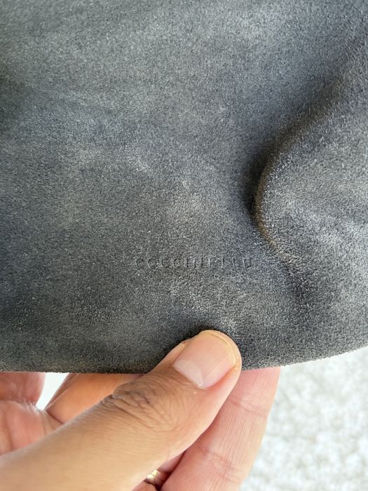 Geantă hobo Coccinelle din piele întoarsă naturală / gri