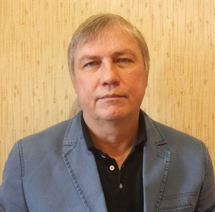 репетитор по физике и математике. Старая советская школа.