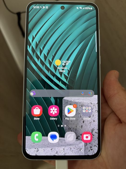 Ofer spre vanzare un samsung galaxy a55 5g. Telefonul este in stare perfecta de functionare.  Este telefonul personal se finde cu incarcator