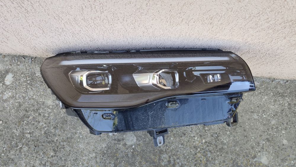 Far Led Dr și grila centrala Vw Tiguan 3 model 2025
