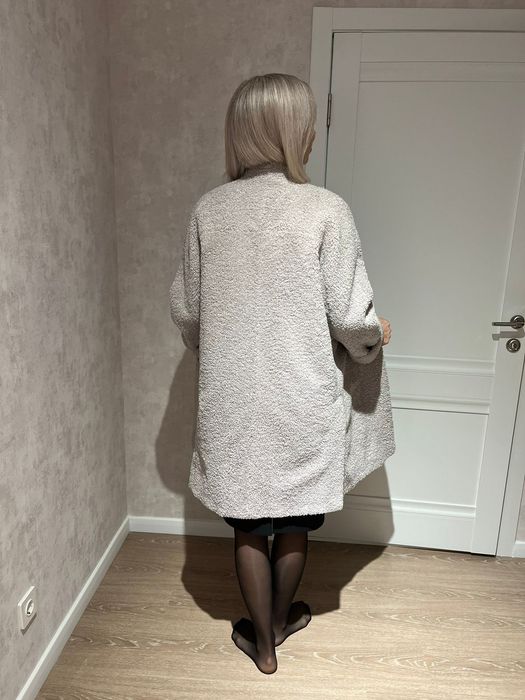 Продам пальто демисезонное.