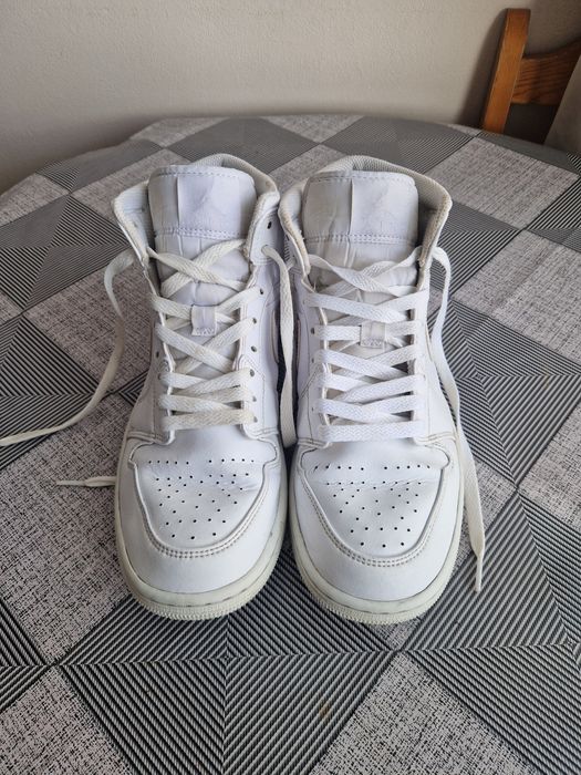 Кецове Nike Air Jordan 1 mid Triple White