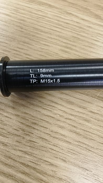 Предна проходна ос за вилка Rock Shox ,FOX 15 x 110,15х100