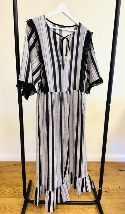 ZARA рокля с волани М размер