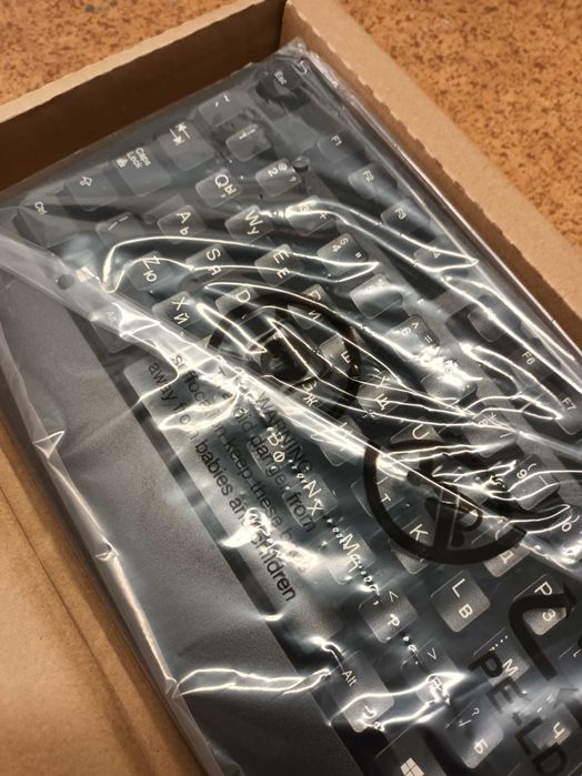 Продавам чисто нова клавиатура с мишка комплект LENOVO