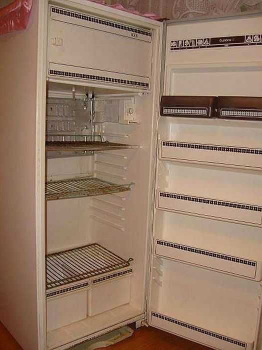 Продам три  рабочих  холодильников в хорошем состоянии .