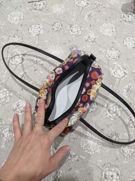 Чантичка на цветя.