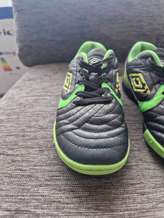 Детски бутонки за футбол Umbro