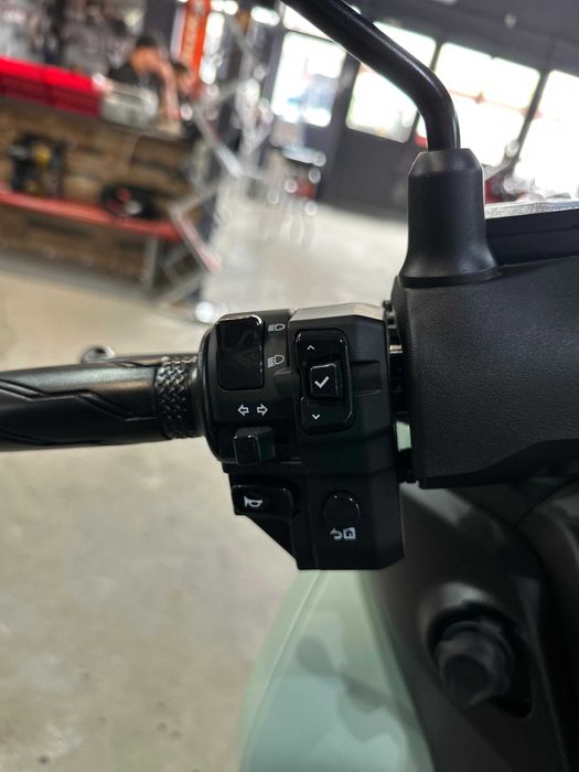 Yamaha Tricity 125 - se conduce cu B125 - Yamaha Constanta by EST BIKE