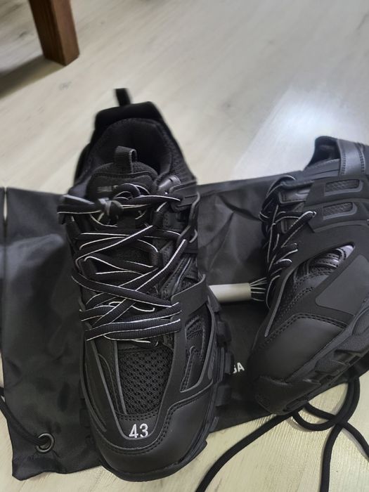 Balenciaga track black