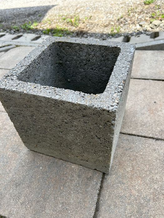 Vând bolțari beton diferite dimensiuni noi