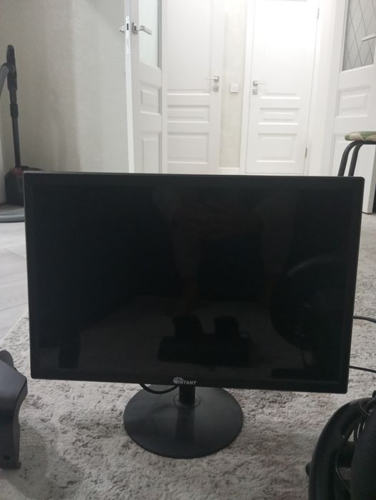 Монитор с игровым рульом новый