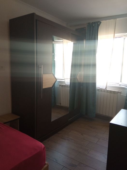 Închiriez  apartament 3 camere
