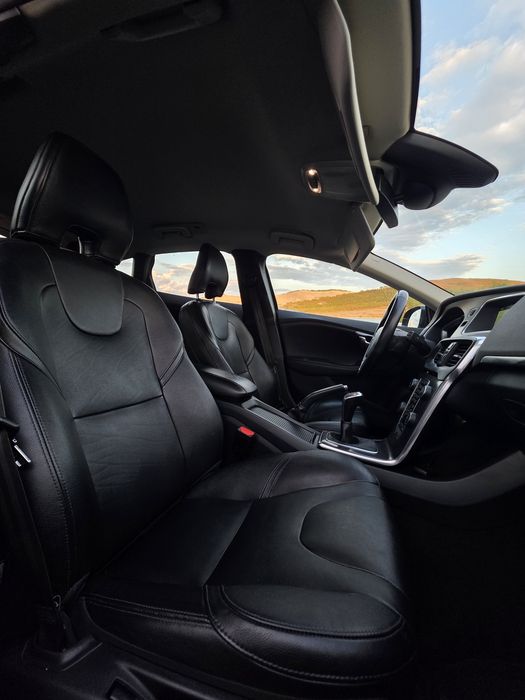 Volvo V40 / Summum Design / 190 CP Dotari Premium