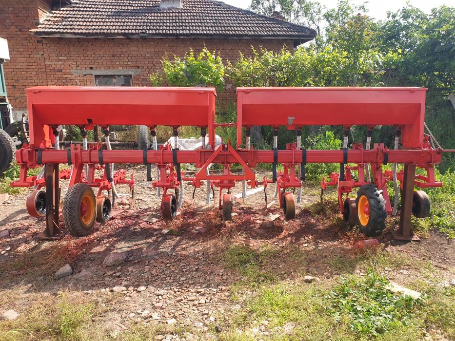 Окопен култиватор с торовнасяне, шест редов.