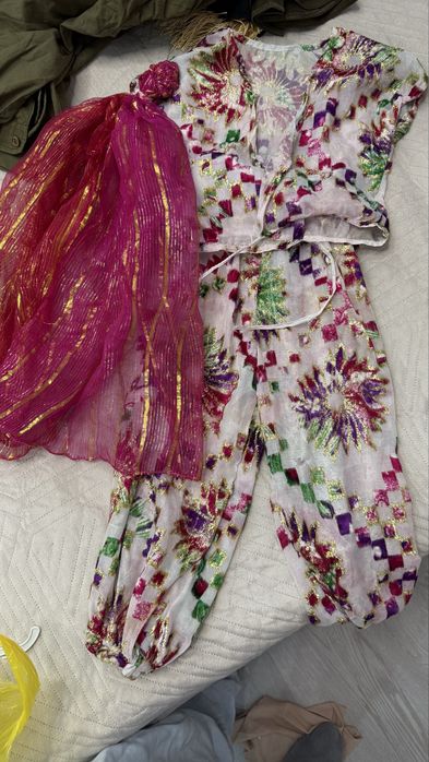 Продам костюмы детские