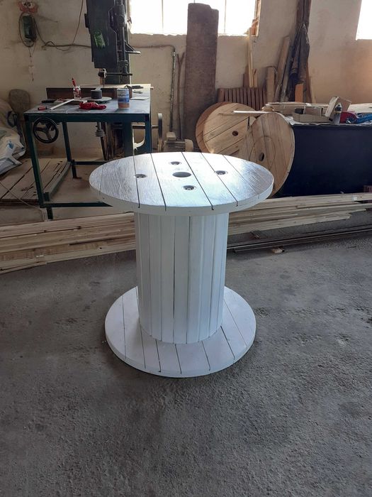 Макари за маси и табуретки