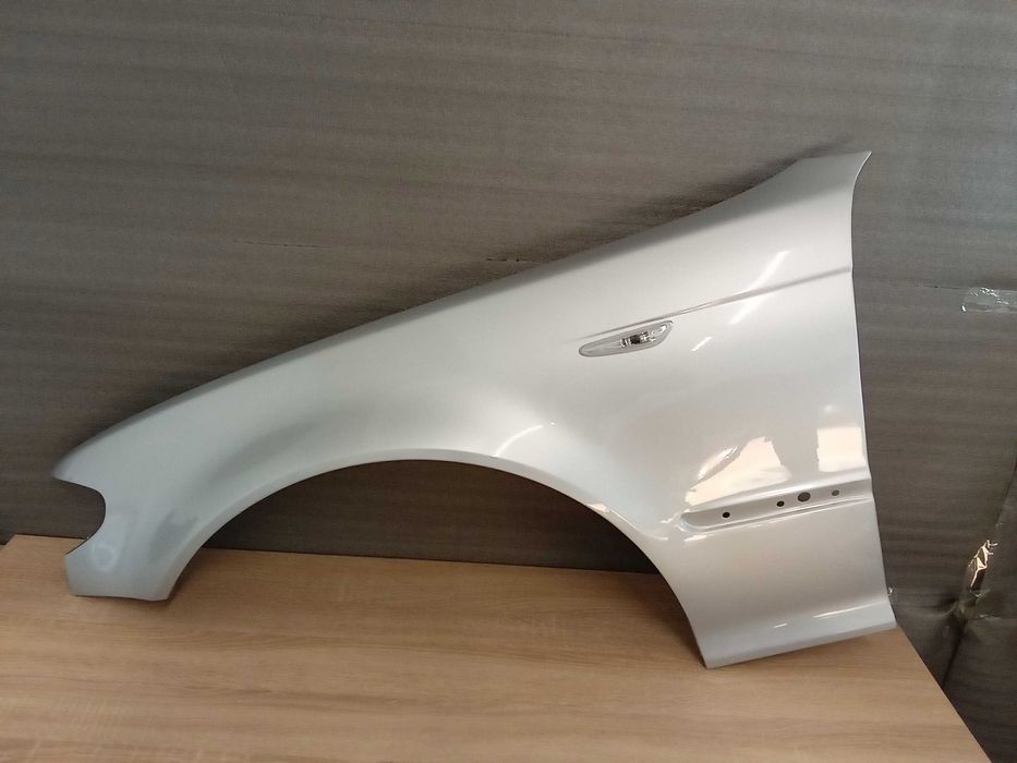 Aripa fata BMW E46/E90/E91/F30/F31 Negru,Alb,Argintiu stanga/dreapta