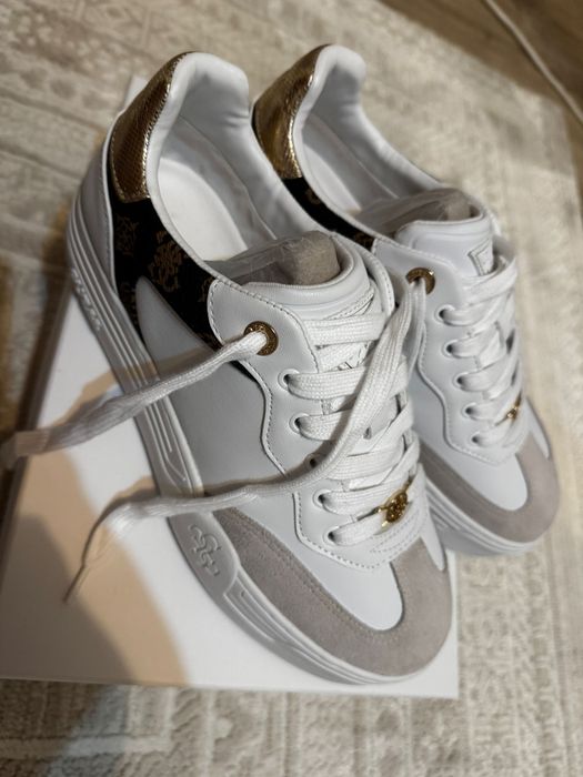 Sneakers guess , nou cu eticheta
