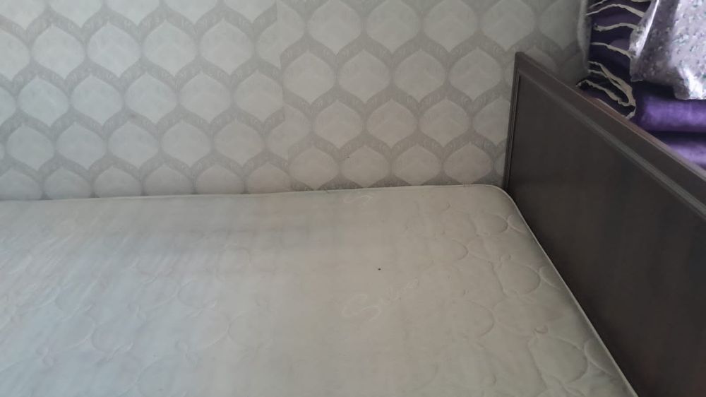 Кровать с матрасом