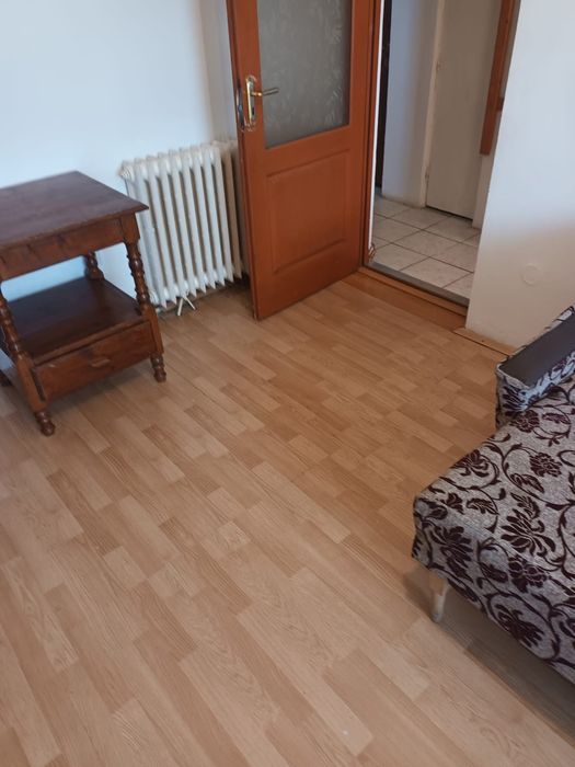 Garsonieră de inchiriat zona sens/ Casa Albă