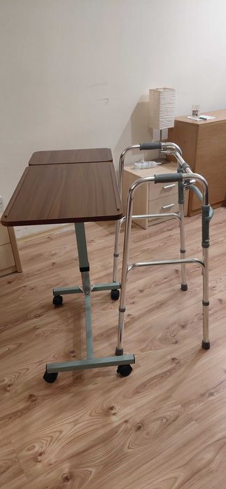 Помощна масичка за хранене