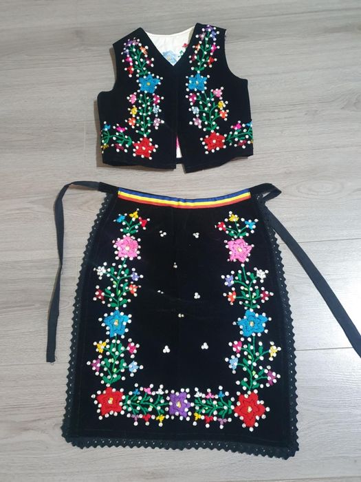 Costum popular de copii .5 - 8 ani