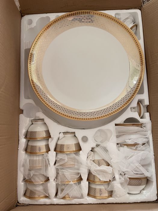 Продается чайно-столовый сервиз