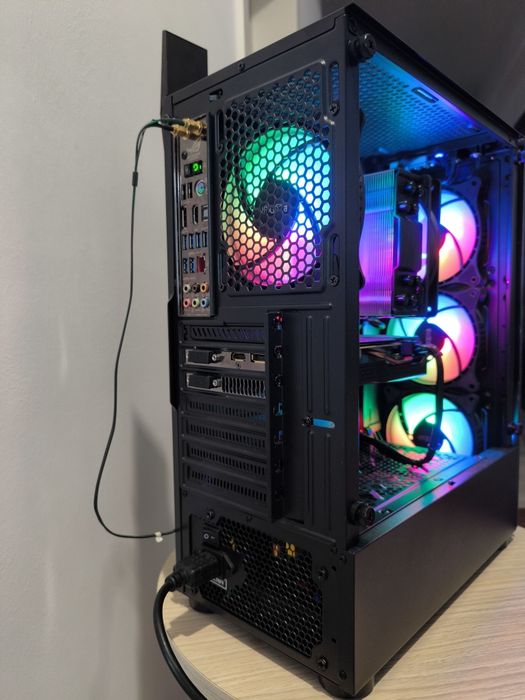 PC gaming  Intel i7 4790k ,  16GB 2400 mhz, 512 ssd+500hdd