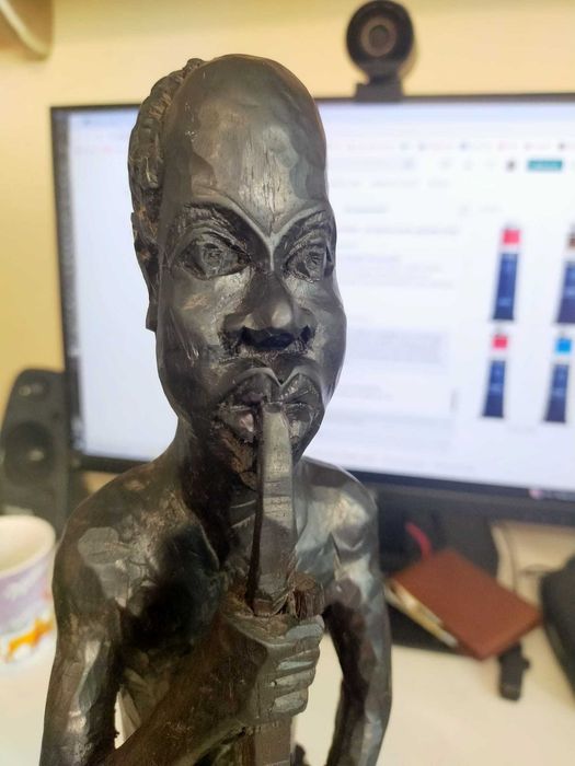 Sculptură veche africană din abanos masiv