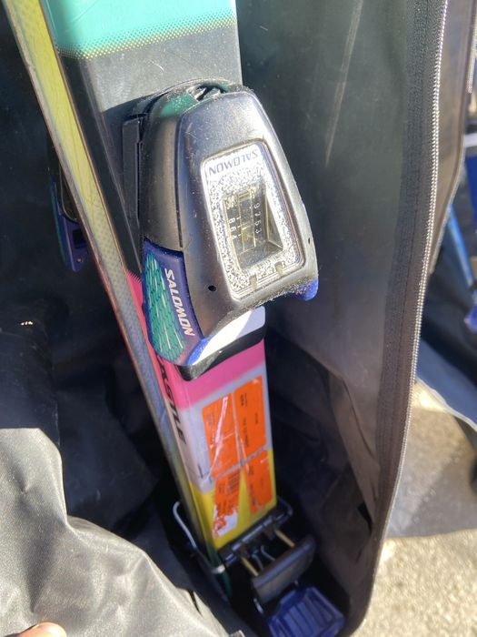 Vand doua perechi skiuri Salomon