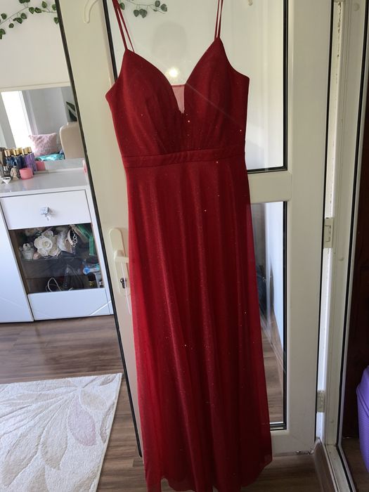 Червена блестяща рокля