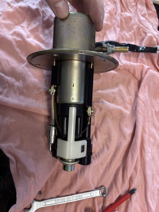Бензинова помпа за suzuki gsxr k3-4 1000