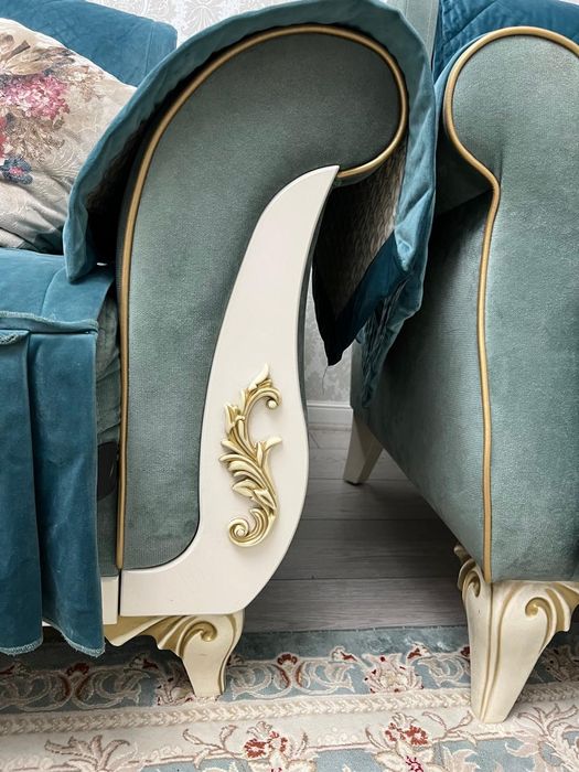 Мебель.Диван с креслом