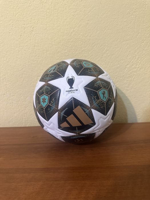 Футболни топки adidas