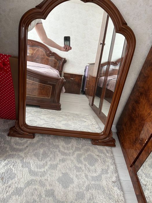 диван 2 местный, шифоньер, 2 комод, зеркало