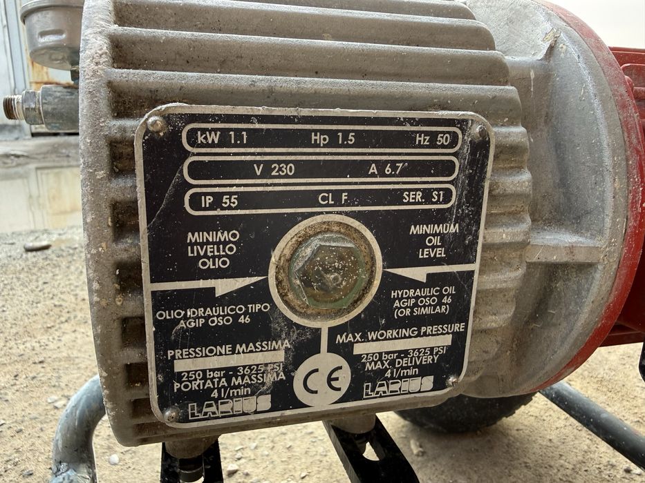 * Larius Dali безвоздушный мембранный окрасочный аппарат Италия!