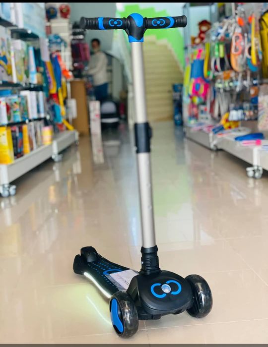 Голяма тротинетка за момче 6+ год.