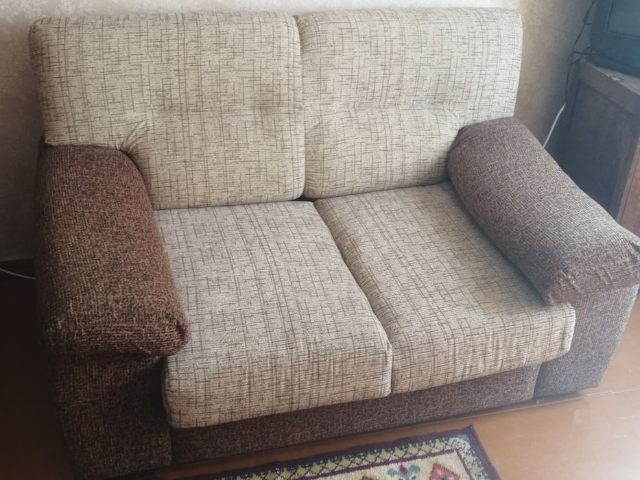 Малый диван в гостинную в отличном состоянии
