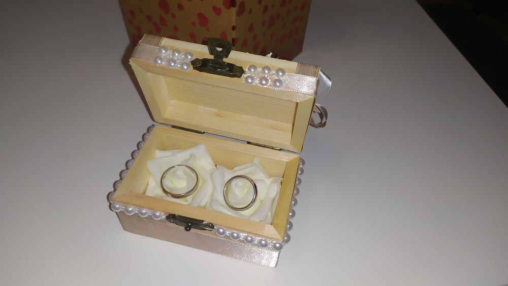 Чисто нова кутийка за сватбени халки