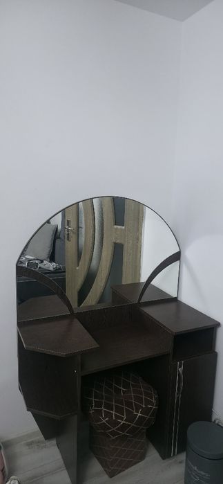 Masa de machiaj cu scaun