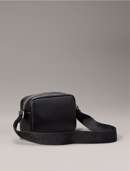 Сумка кросс-боди Calvin Klein
