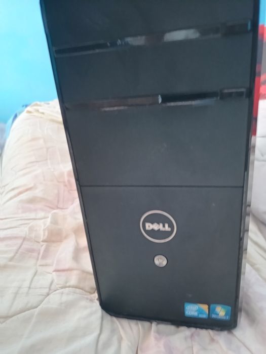 Vând PC  marca Dell