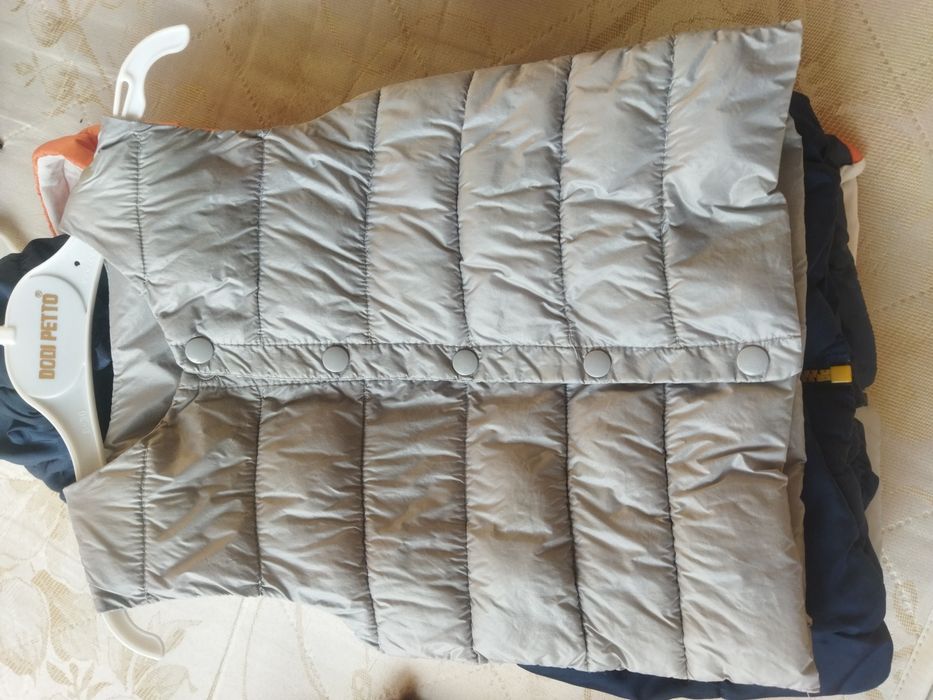 Продам желетки для мальчика