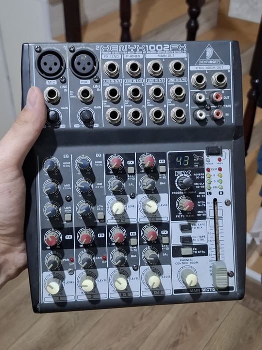 Микшерный пулть Behringer XENYX 1002FX